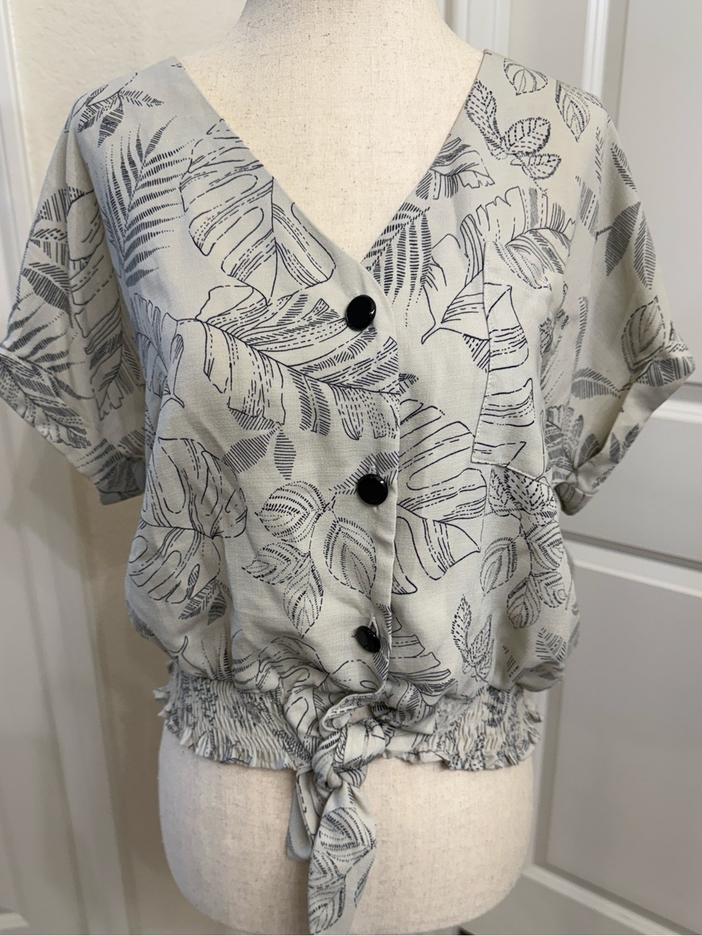 Sweet Rain Leaf-Print Tie-Hem Blouse